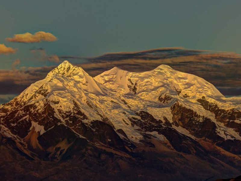Climbing Illimani (6439m)